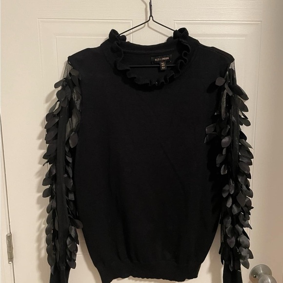 Qed london Chic Black Sweater with see throught Leafy Sleeves size medium - Picture 6 of 6